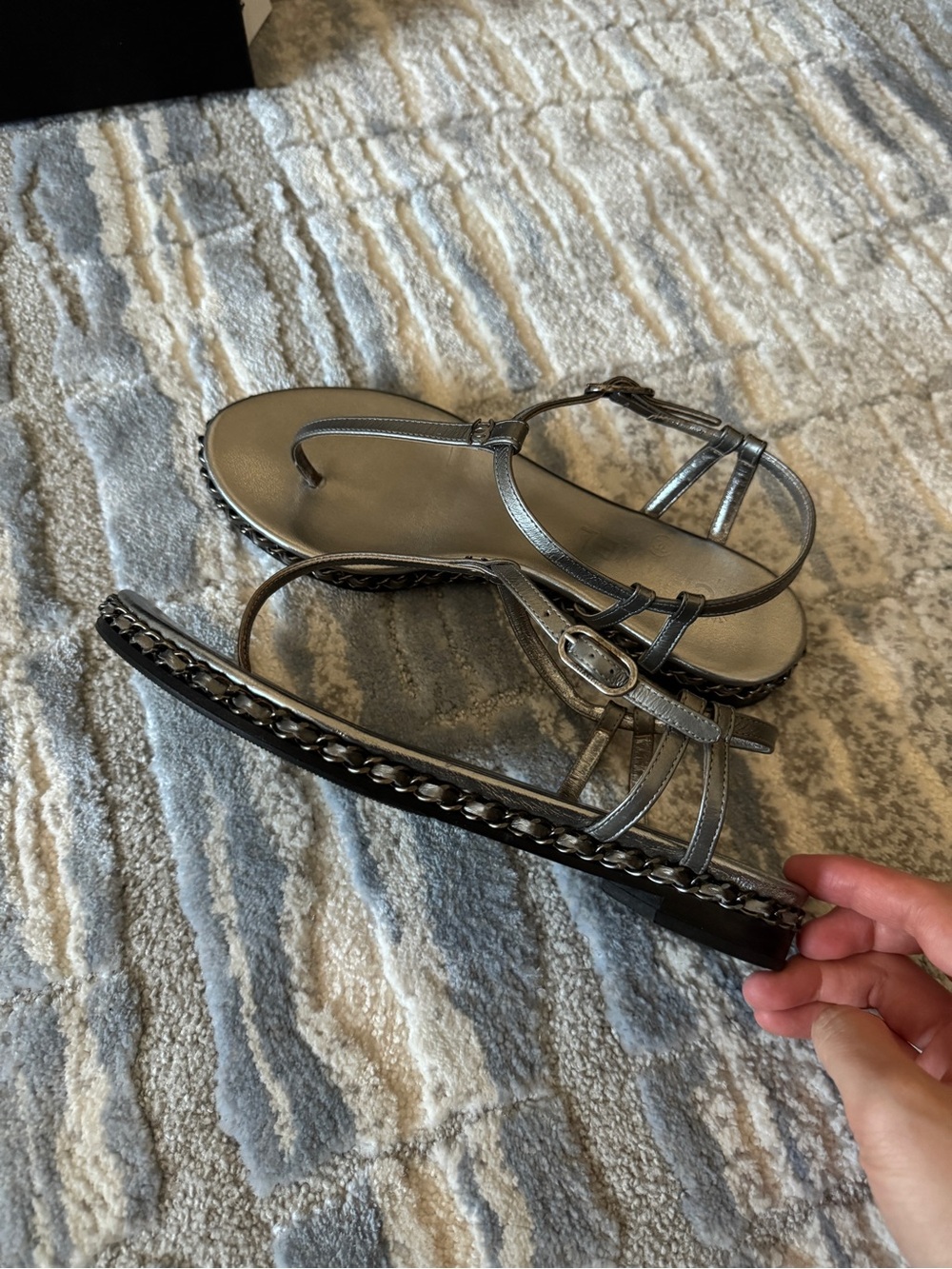 Chanel Metallic Silver Leather T-Strap Thong Sandals - Chain Details & CC Logo - Picture 5 of 8